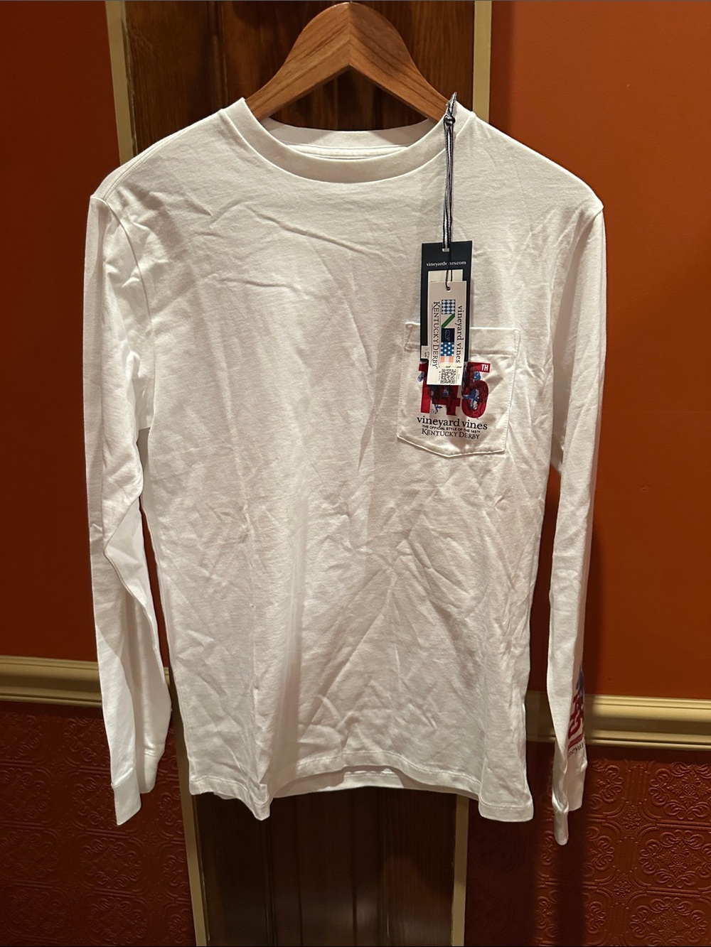 Vineyard Vines White Long-Sleeve Pocket Tee with Red & Blue Graphic Men, new, XS - Picture 4 of 5